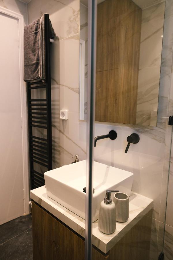 Spacious Apartment Close To The Sea And The City Center Athens Exterior photo